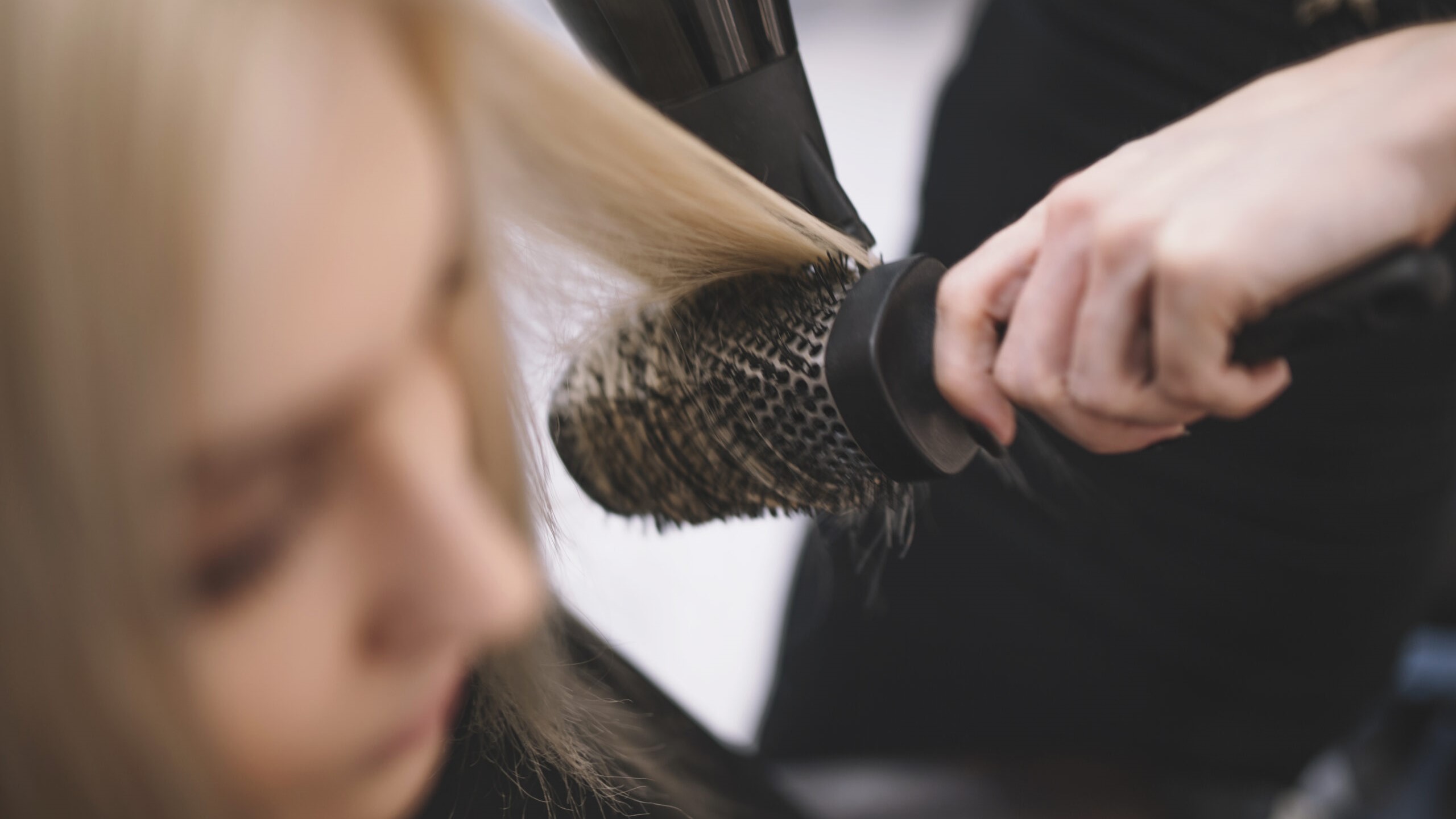 Brushing cabello corto scaled