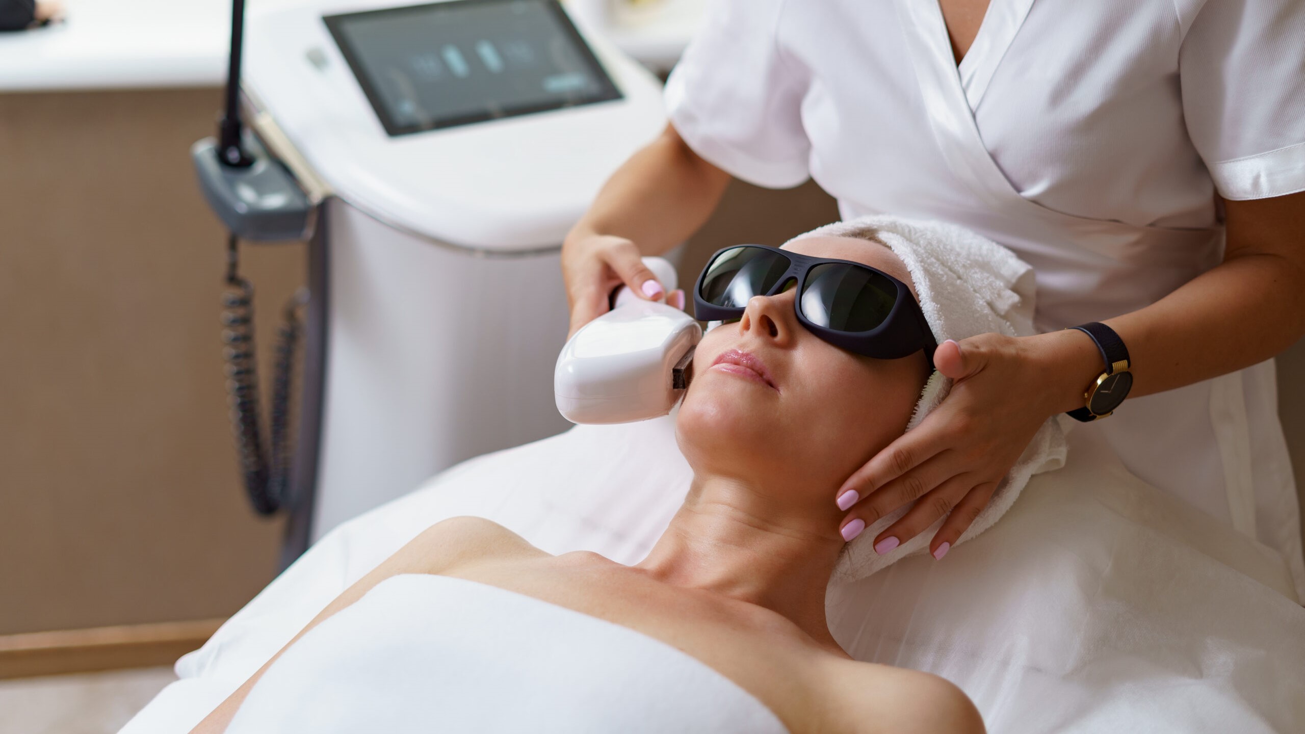 laser_facial_2-scaled Laser facial 2 scaled